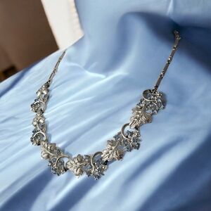 Beautiful vintage necklace featuring a leaf and flower theme.